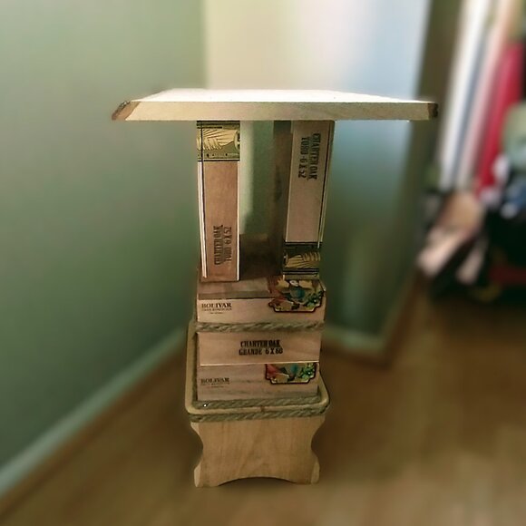 Suenos de Saundra Upcycled, Rare Cigar Box Table w/ 2 Hidden Compartments, - Picture 13 of 14